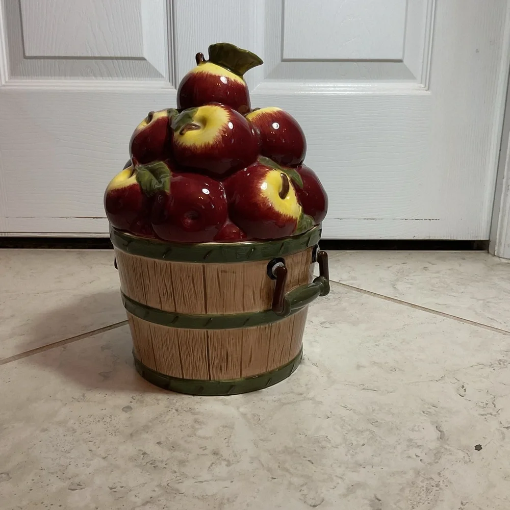 Vintage Apple bushel canister ceramic cookie jar, 12 tall, 7 wide, like new